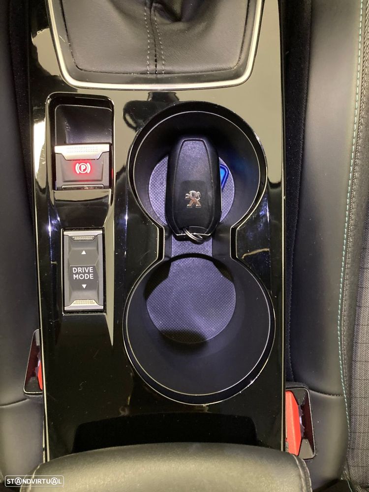 Peugeot 2008 1.2 PureTech Active Pack - 31