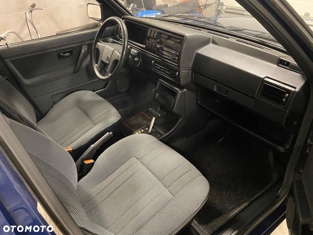 Volkswagen Golf - 6