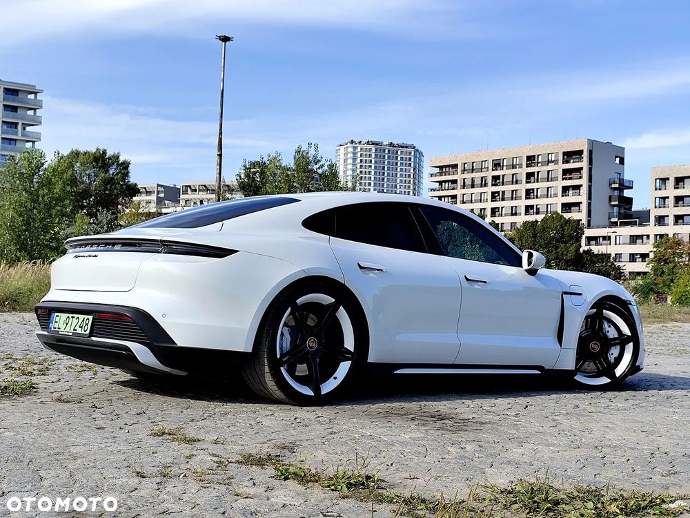 Porsche Taycan Turbo - 6