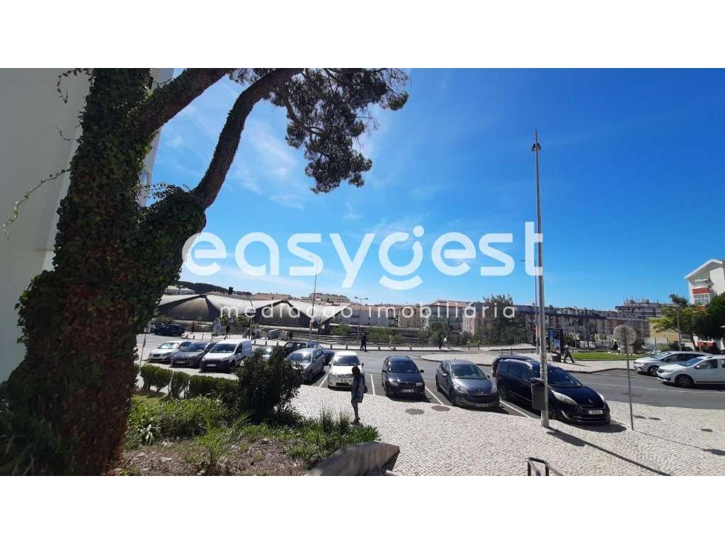 Terreno em plena Estação de Comboios, para T1, T2, T3 e T4 c/garagem - Grande imagem: 2/15