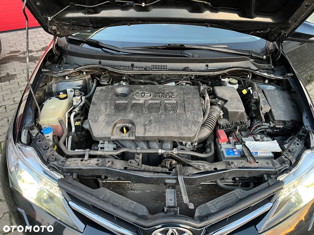 Toyota Auris 1.6 Premium + - 2