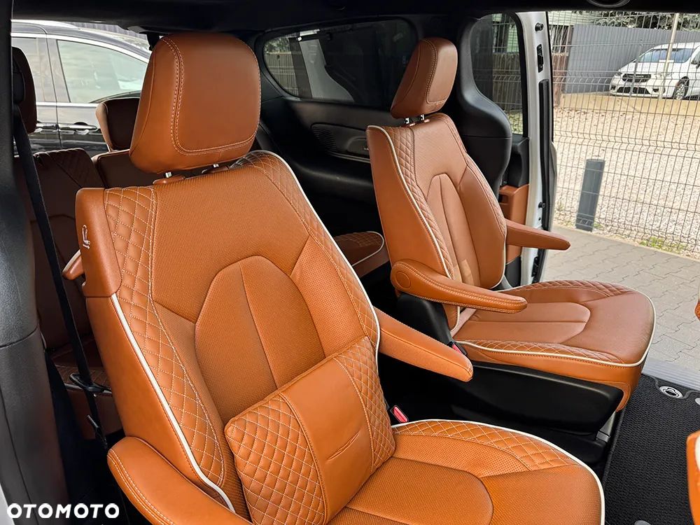 Chrysler Pacifica - 11