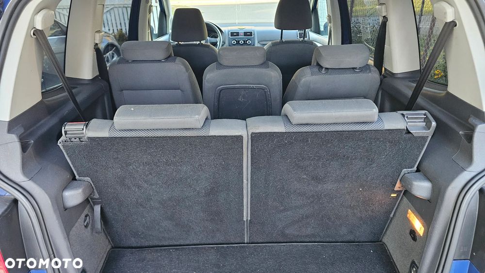 Volkswagen Touran - 16