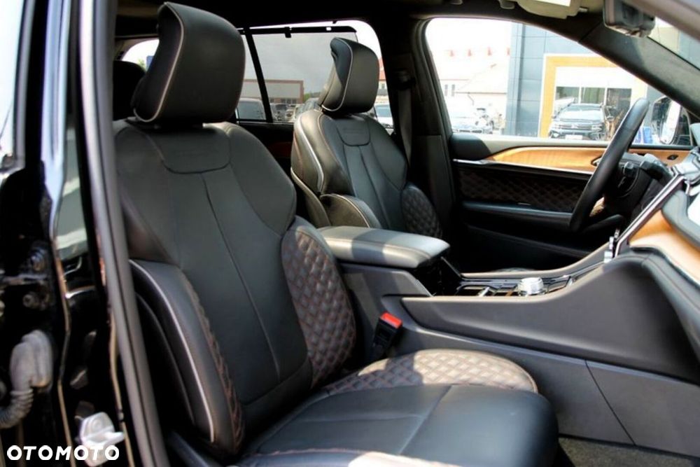 Jeep Grand Cherokee - 33