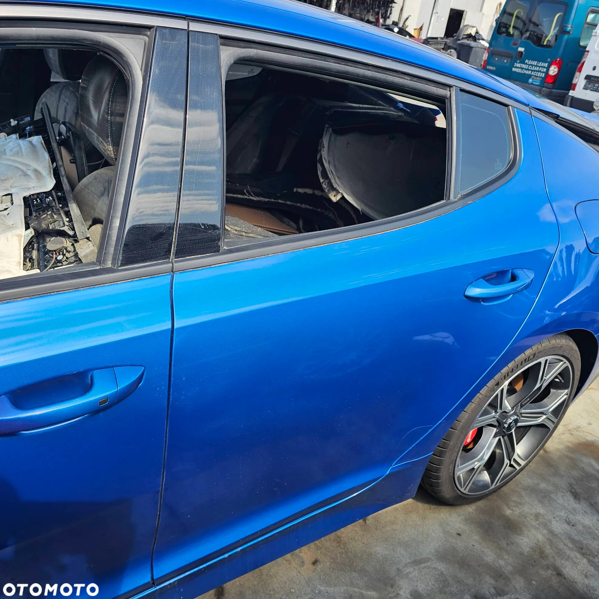 Drzwi prawe/lewe tył/przód kompletne niemalowane KIA STINGER GT 2017 3.3 GDI 370 KM 4X4 2017 64 tys. km C27A - 15