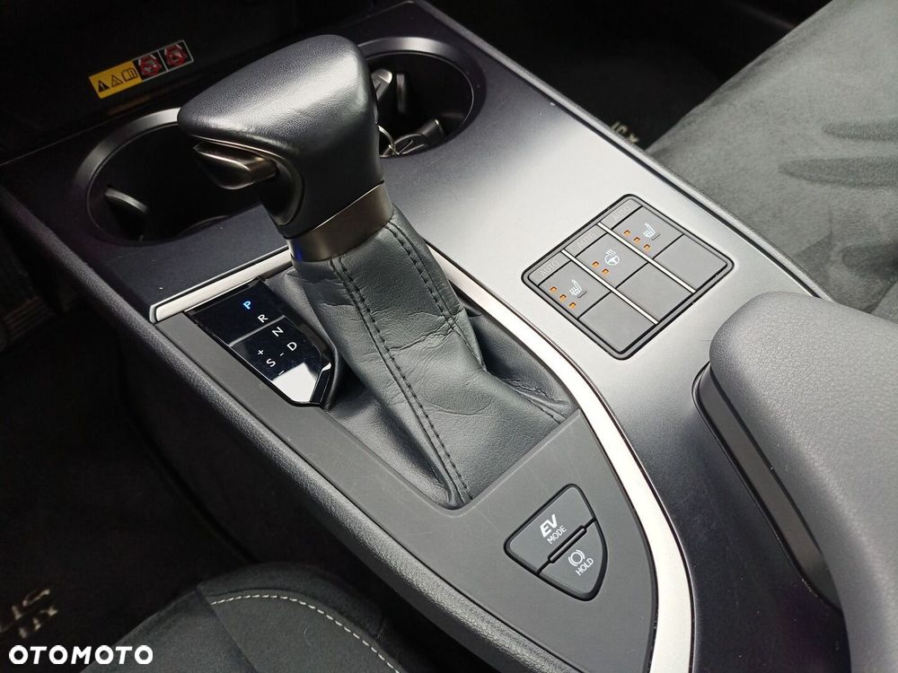 Lexus UX 250h GPF Business 2WD - 24