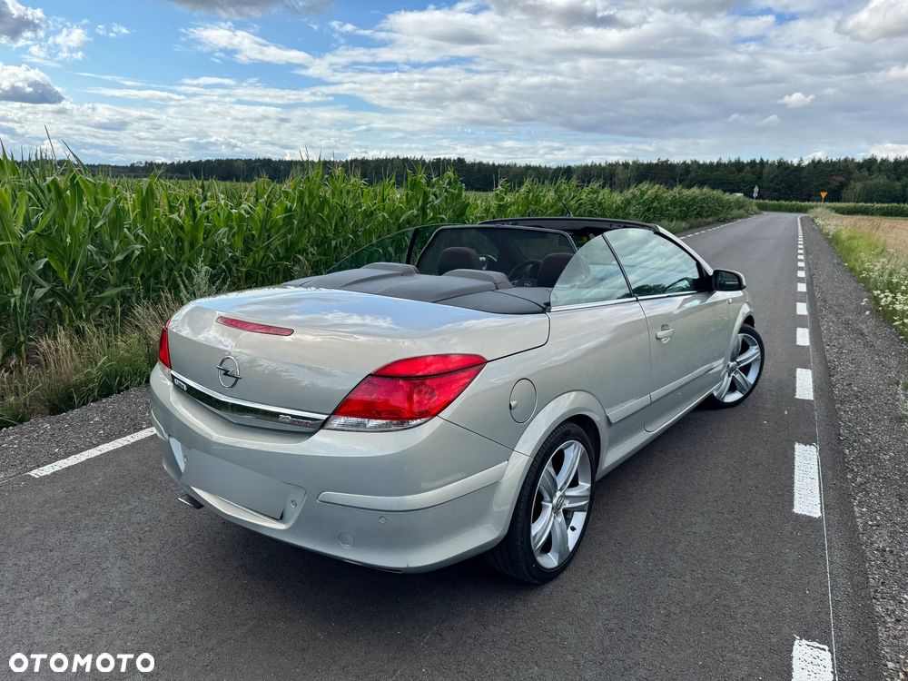 Opel Astra 2.0 T Cosmo - 5