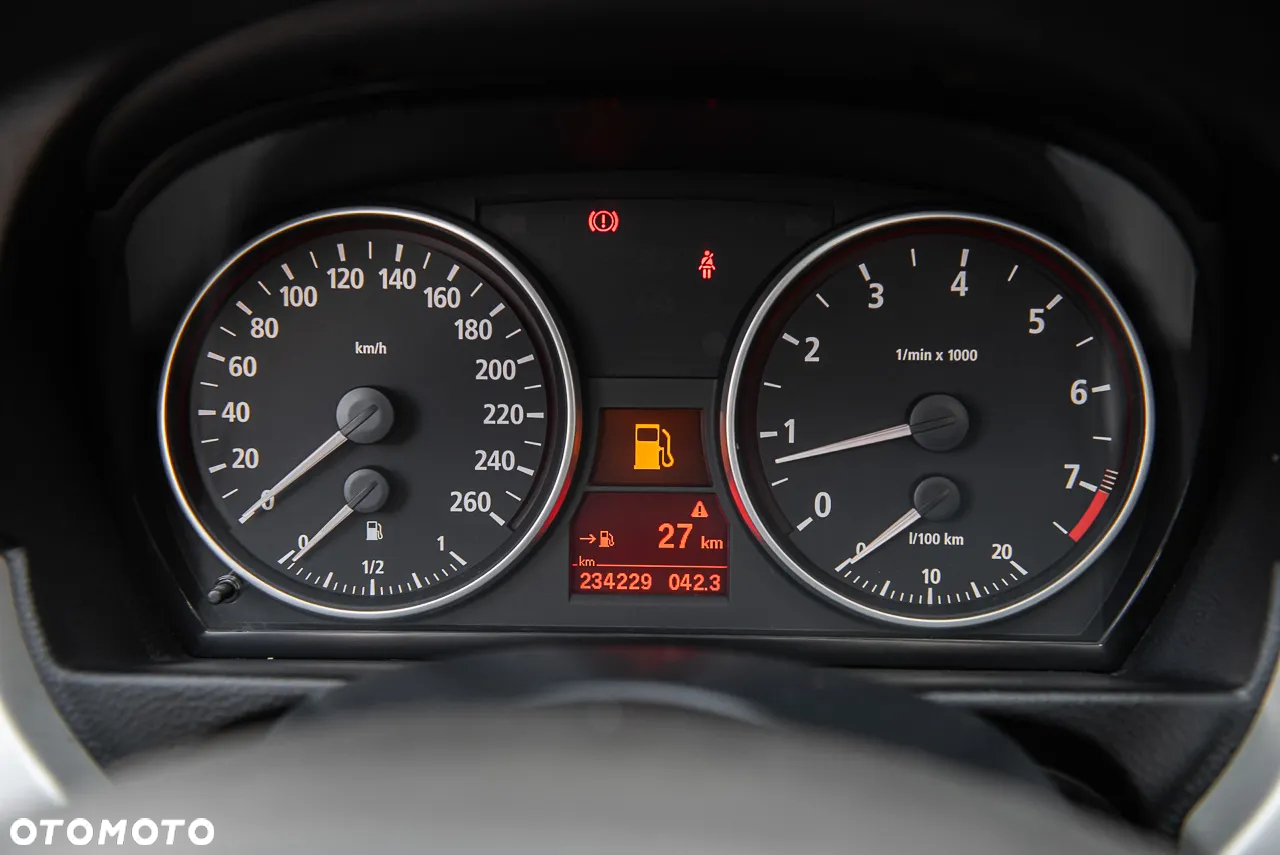 BMW Seria 3 325i Touring - 19