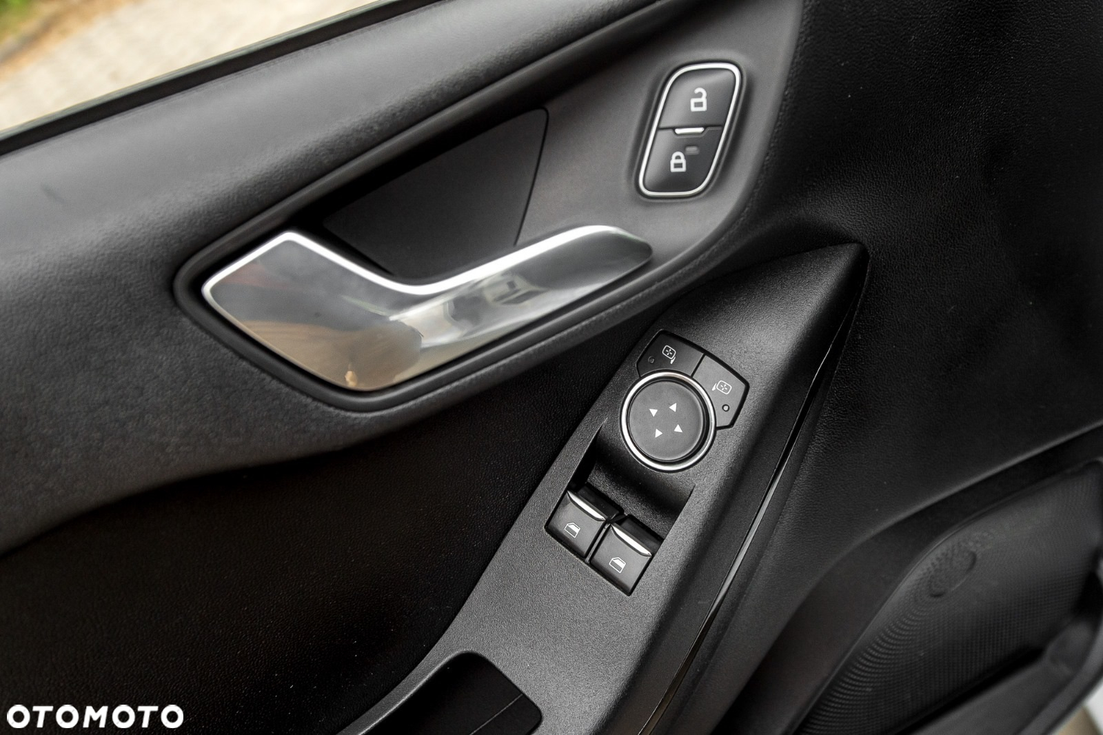 Ford Fiesta 1.0 EcoBoost S&S TITANIUM - 22