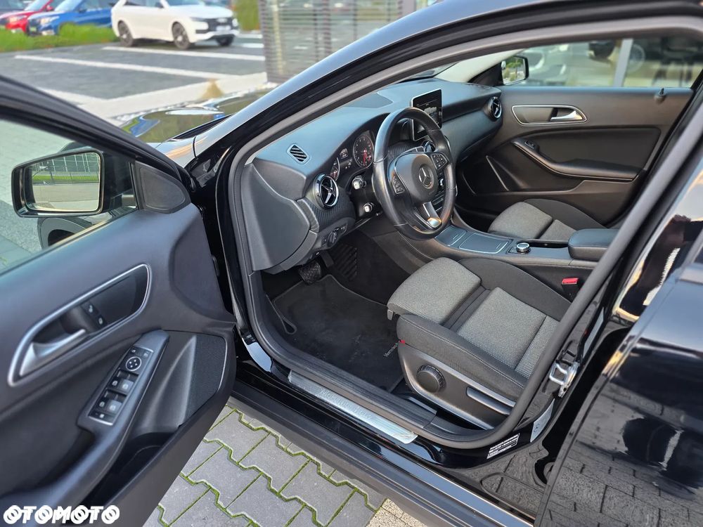 Mercedes-Benz GLA 180 7G-DCT Style - 12