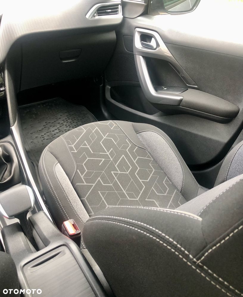 Peugeot 2008 1.2 Pure Tech Active S&S - 24