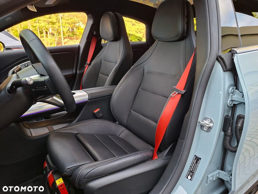 Mercedes-Benz CLA - 12