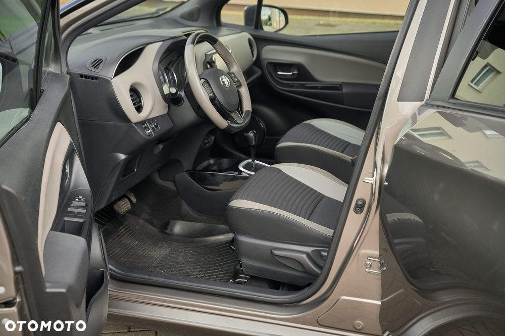 Toyota Yaris Hybrid 100 Selection Passion - 5