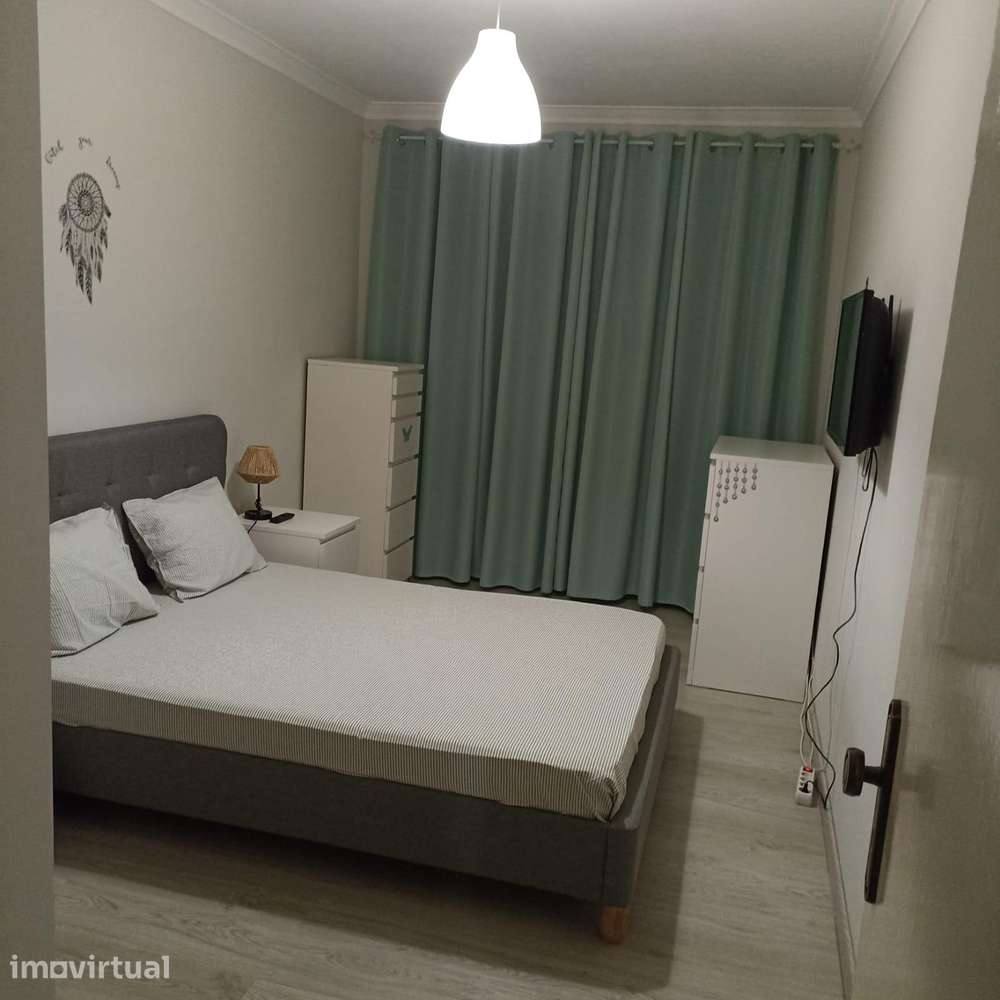 Quarto Mobilado - Pinheirinhos - Grande imagem: 3/4