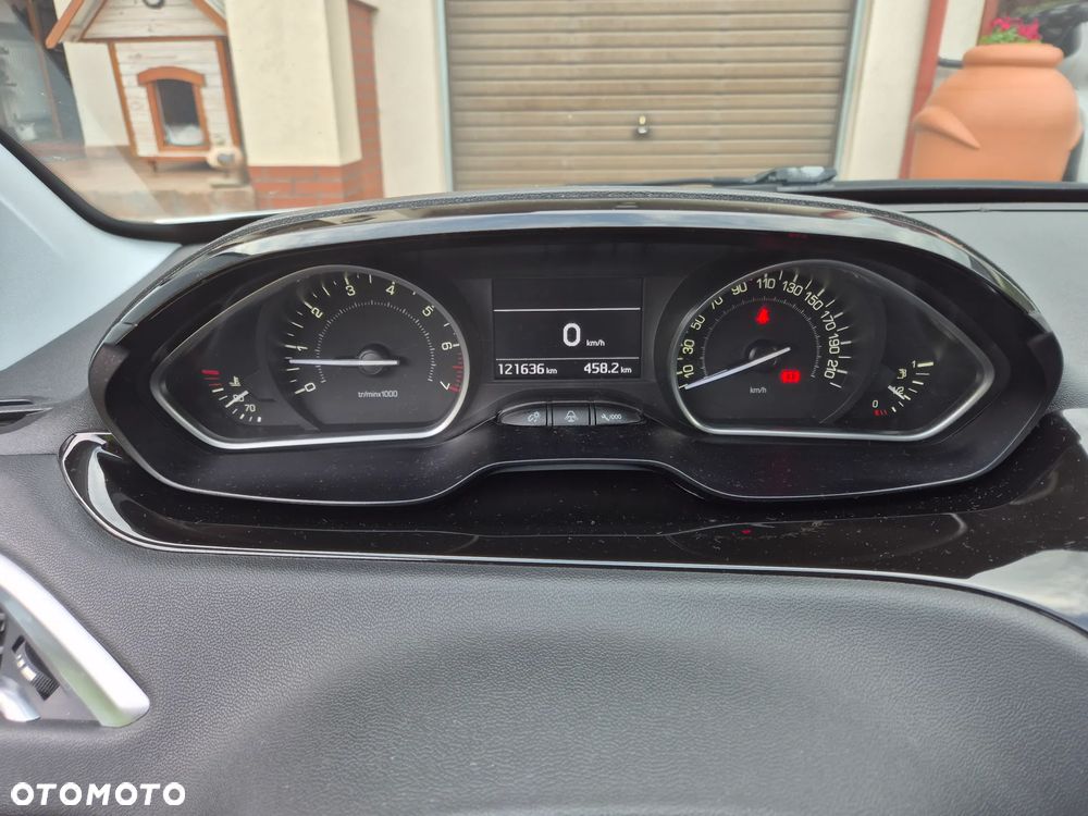 Peugeot 208 120 VTI Allure - 6