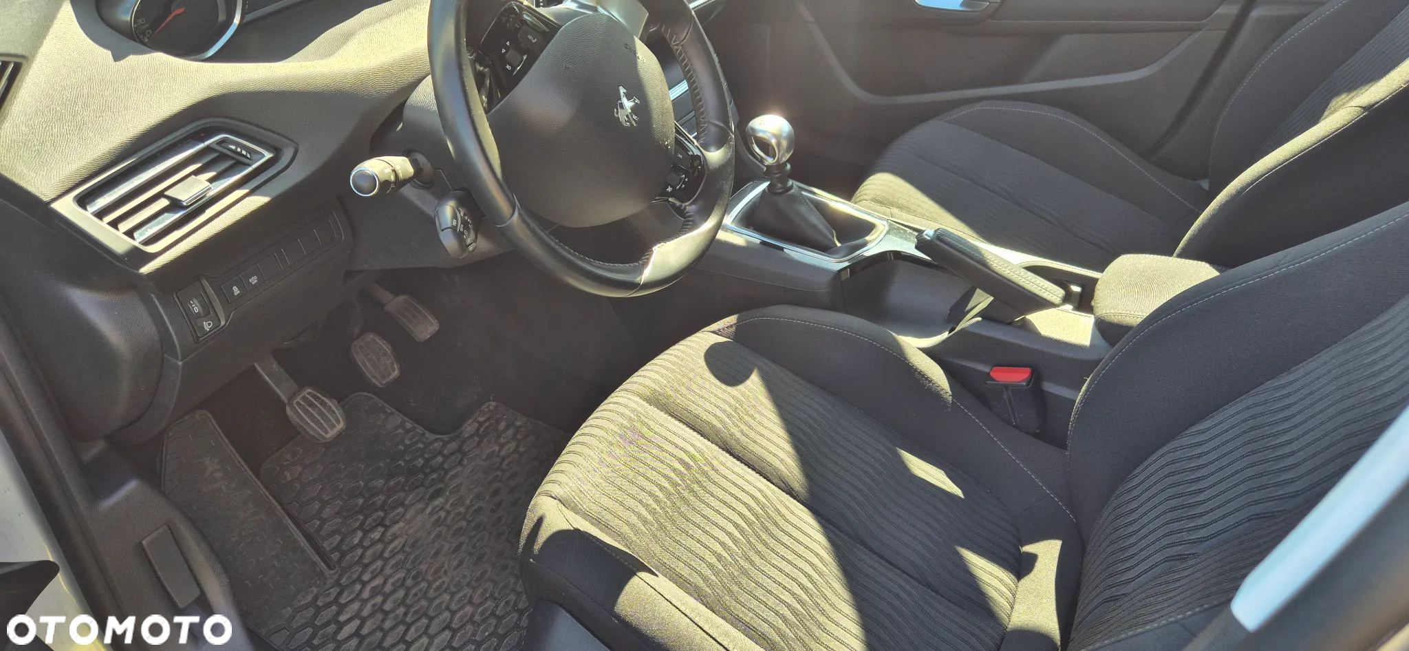 Peugeot 308 SW 1.2 PureTech Allure S&S - 9