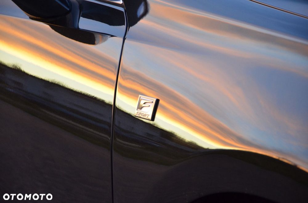 Lexus ES 300h F Sport - 30