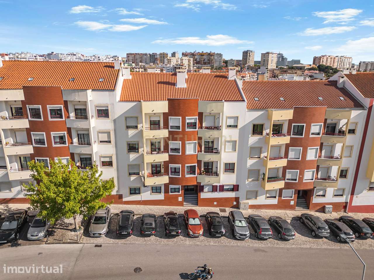 Apartamento T2 moderno, com arrecadação, 2 varandas em prédio com elev - Grande imagem: 2/30