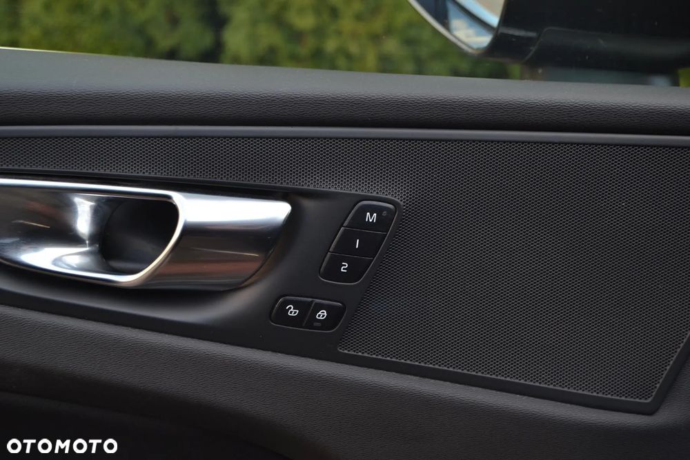 Volvo XC 60 B4 D Plus Bright - 26