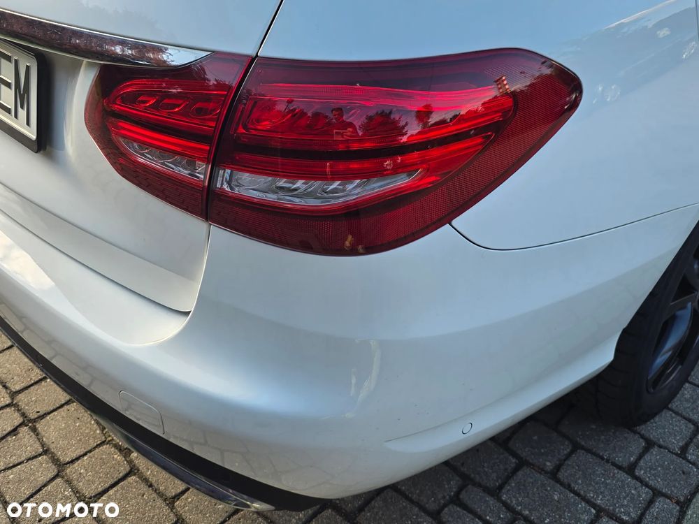 Mercedes-Benz Klasa C 200 7G-TRONIC Exclusive - 24