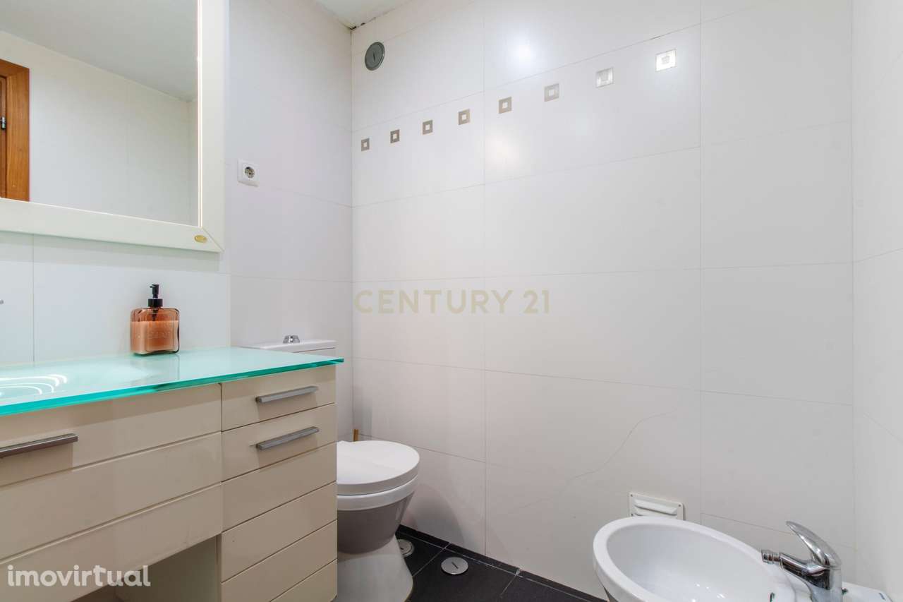 Espaçoso T3 com Varanda em Caparica, Almada - Grande imagem: 4/55