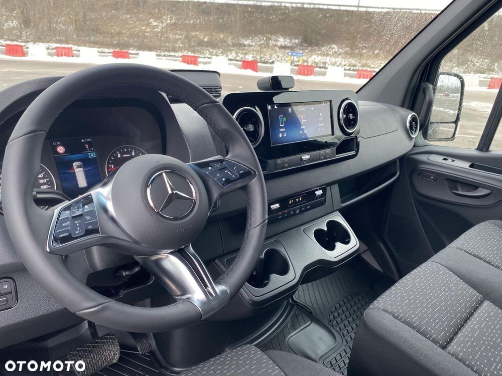 Mercedes-Benz Sprinter - 14