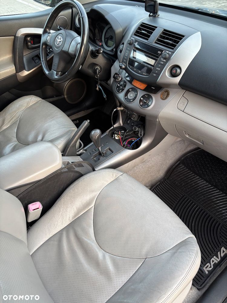 Toyota RAV4 - 11