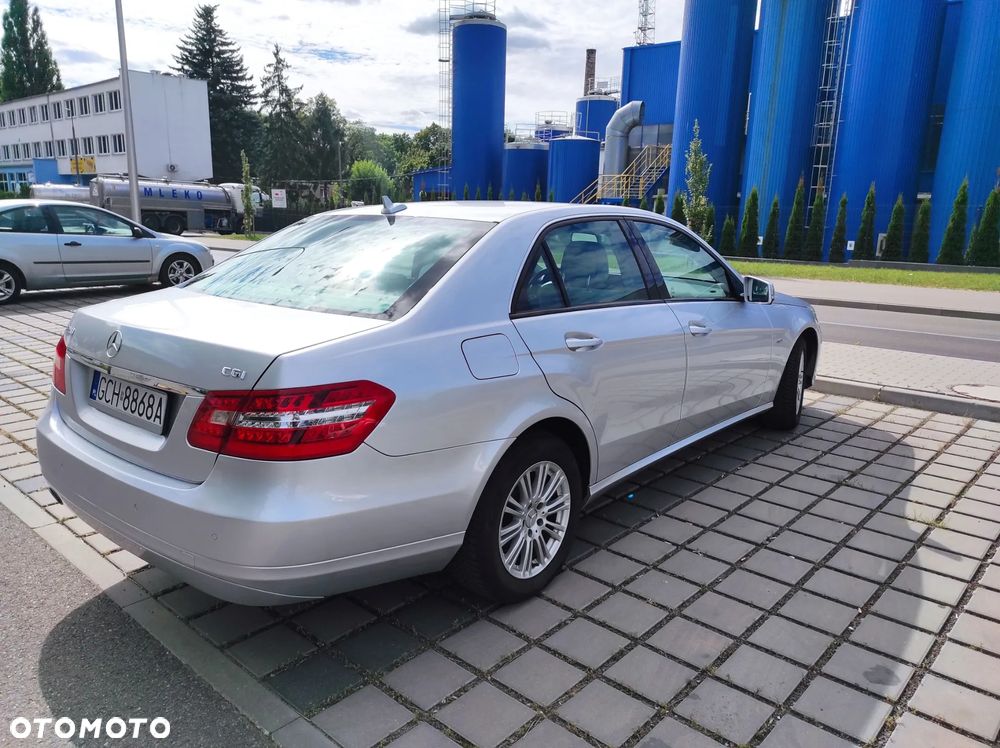 Mercedes-Benz Klasa E 200 BlueEFFICIENCY Elegance - 4