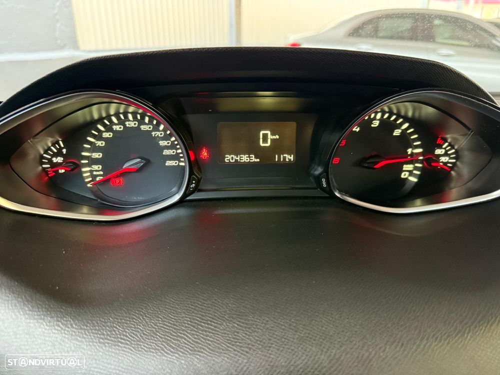 Peugeot 308 1.6 e-HDi Allure J17 - 16