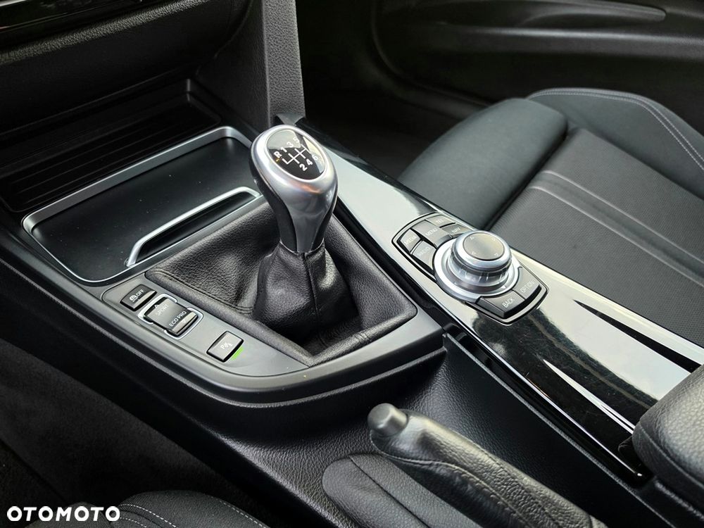 BMW Seria 3 318i Sport Line - 39
