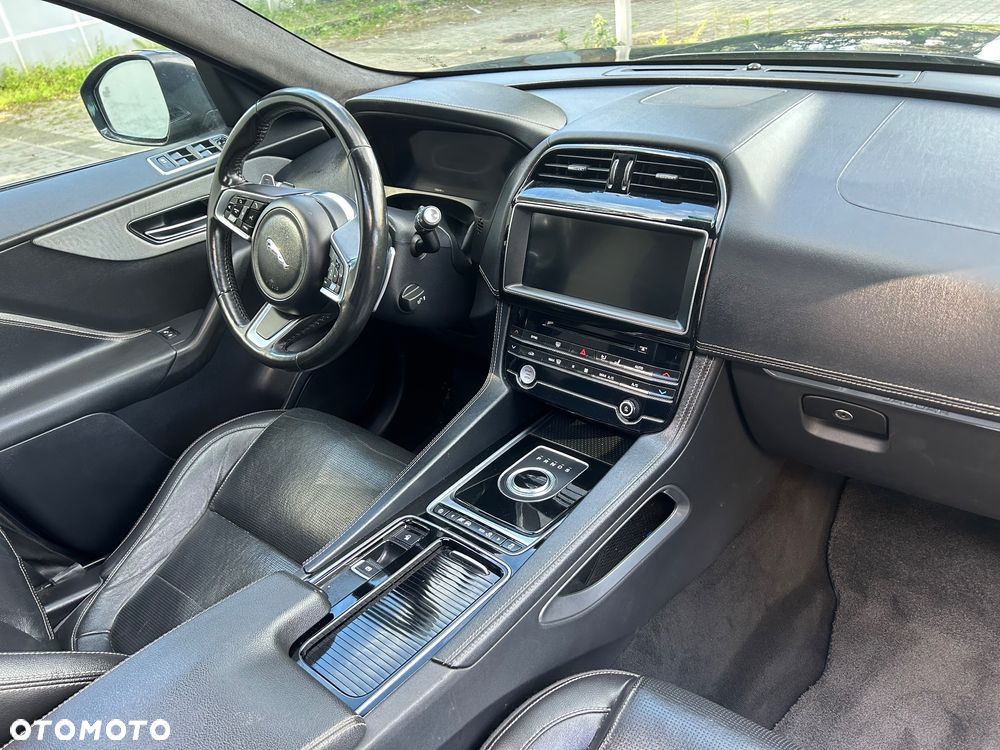 Jaguar F-Pace 2.0 i4D AWD R-Sport - 15