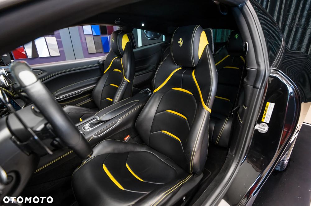 Ferrari GTC4Lusso - 30