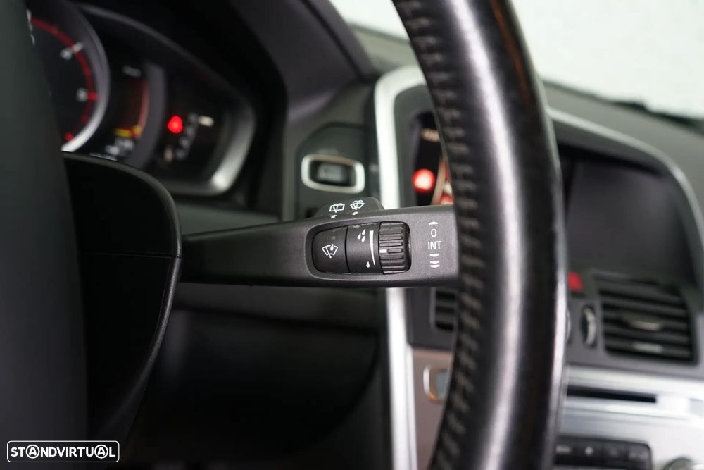 Volvo XC 60 2.0 D3 Momentum Geartronic - 25