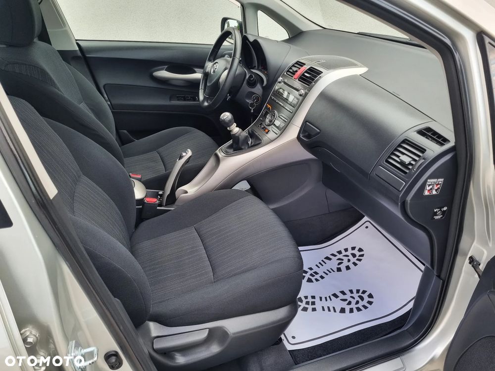 Toyota Auris ver-2-0-d--4d-premium-plus - 9