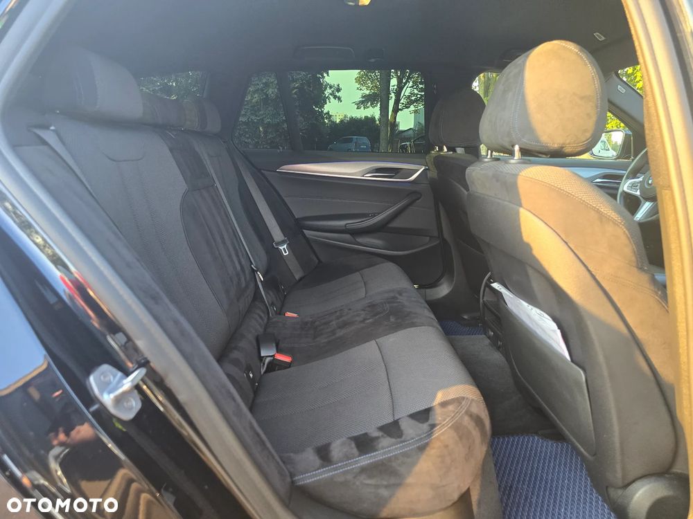 BMW Seria 5 520d M Sport - 16