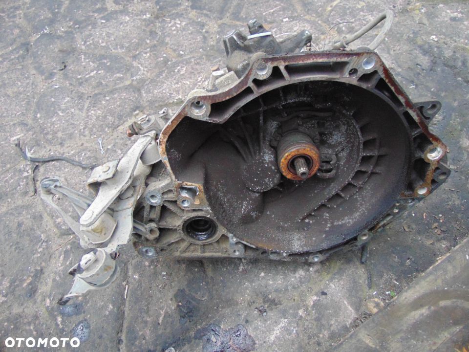 skrzynia biegów Zafira 1,8 16 v - 3