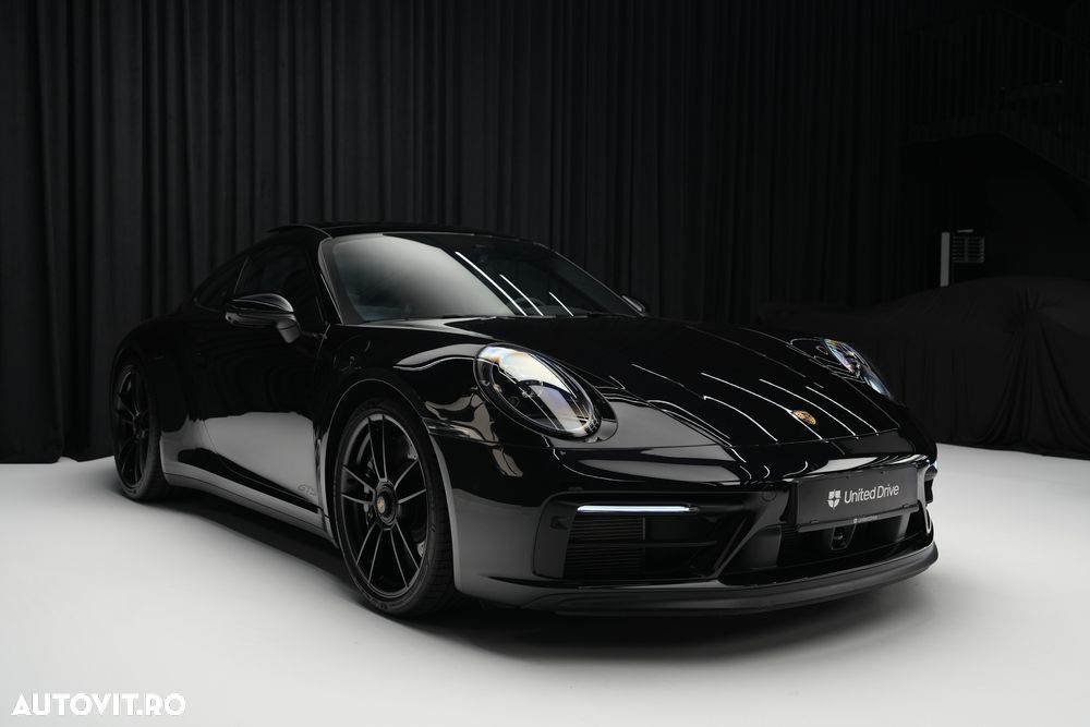 Porsche 911 Carrera 4 GTS PDK - 3