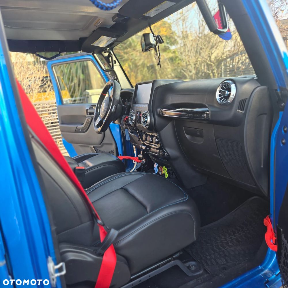 Jeep Wrangler 3.6 Unlim Sahara - 25