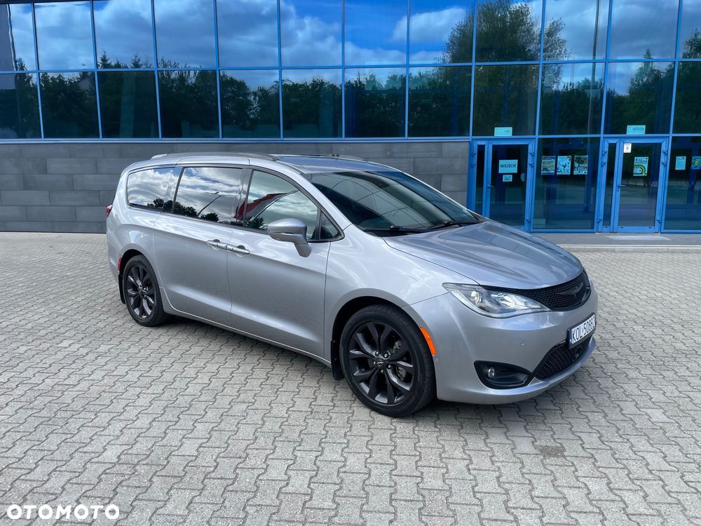 Chrysler Pacifica - 6