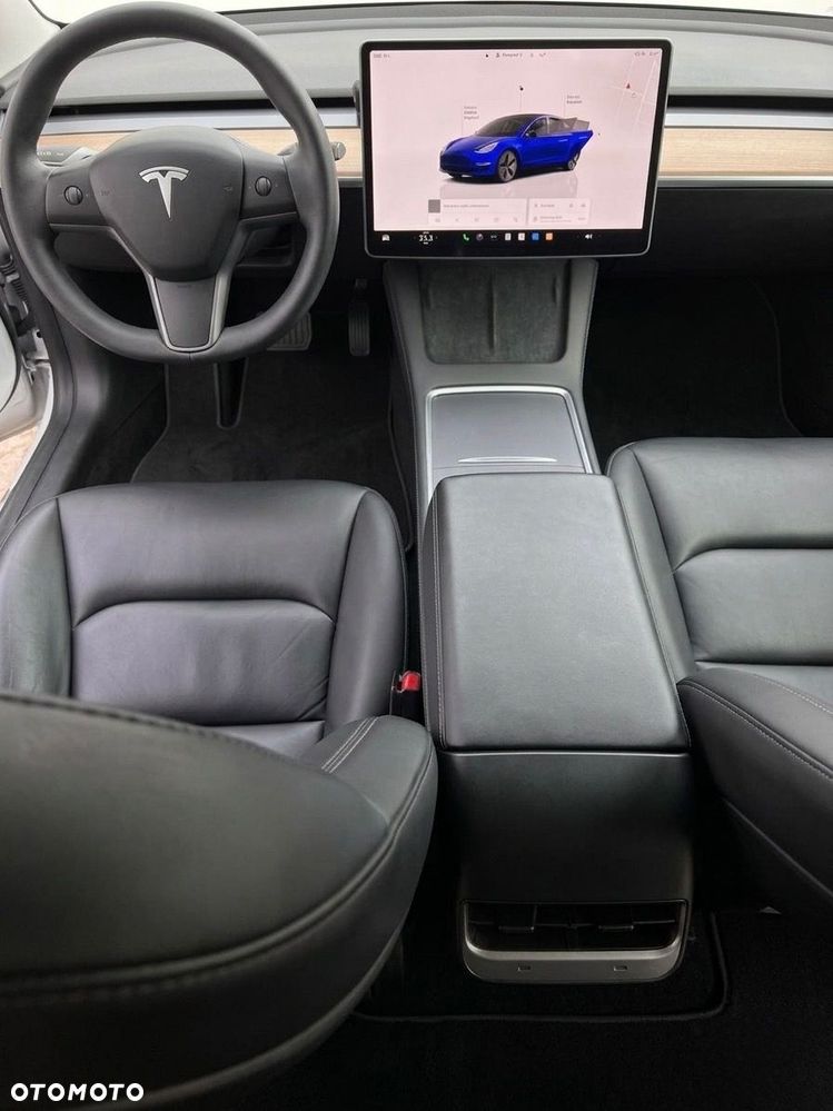 Tesla Model 3 - 4