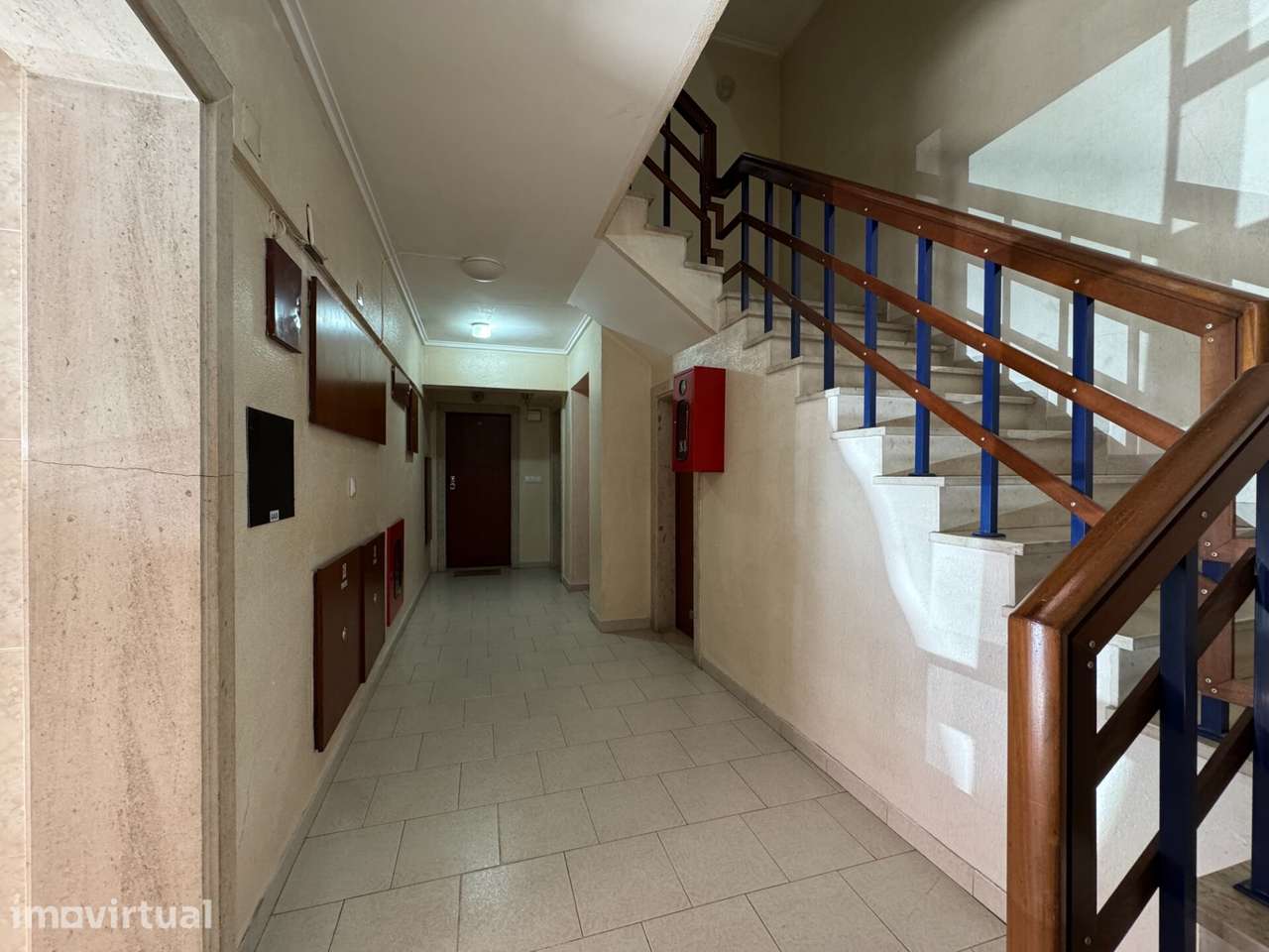 T2 totalmente remodelado em Corroios | 74,41 m2 + arrecadação de 8 m2 - Grande imagem: 2/29