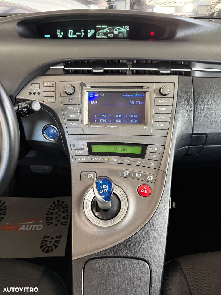 Toyota Prius (Hybrid) Comfort - 14