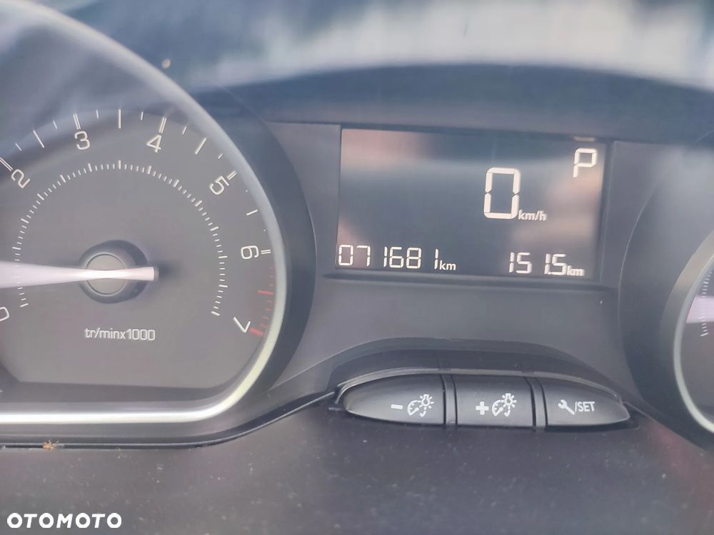 Peugeot 2008 1.2 Pure Tech Style S&S EAT6 - 9