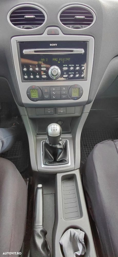 Ford Focus 2.0 Futura - 12