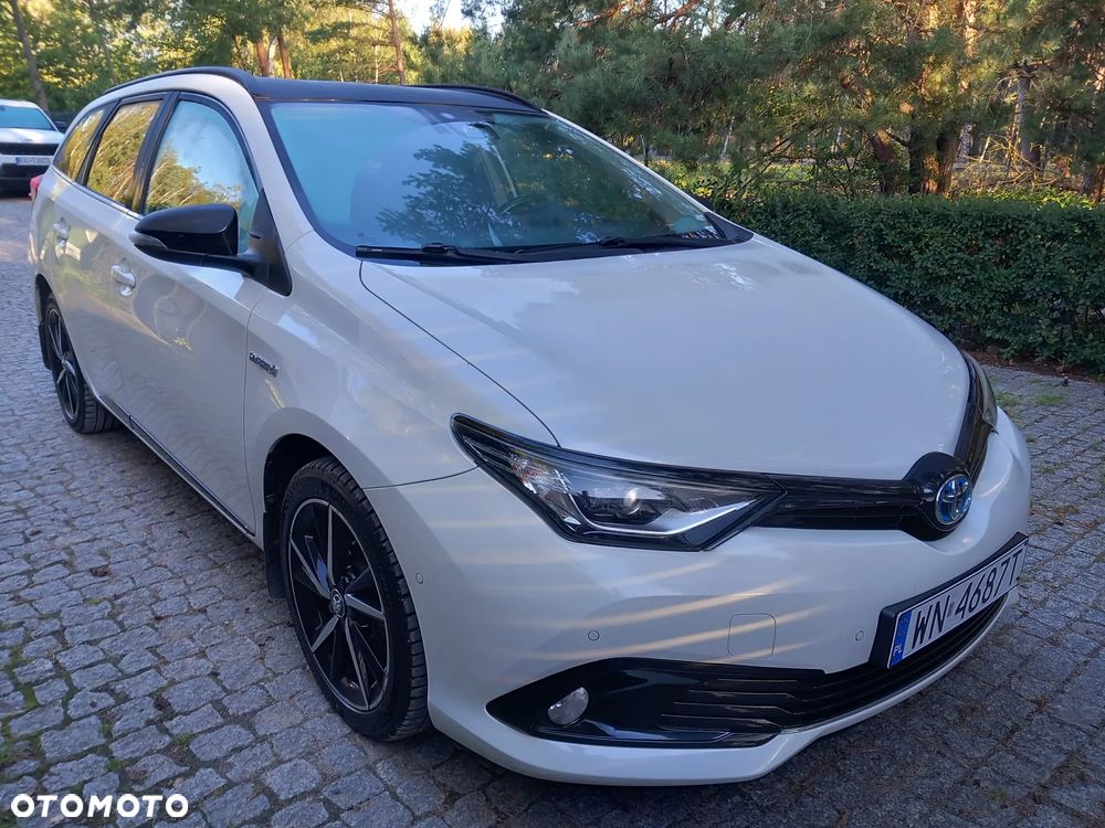 Toyota Auris Hybrid 135 Selection - 1