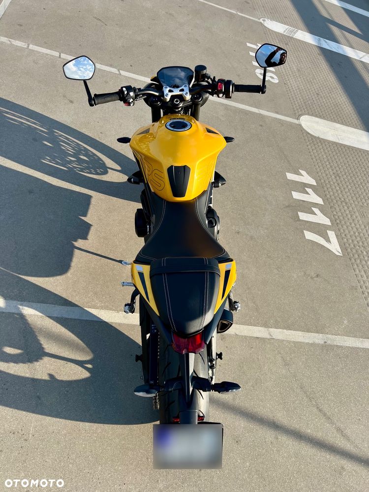 Triumph Street Triple - 11
