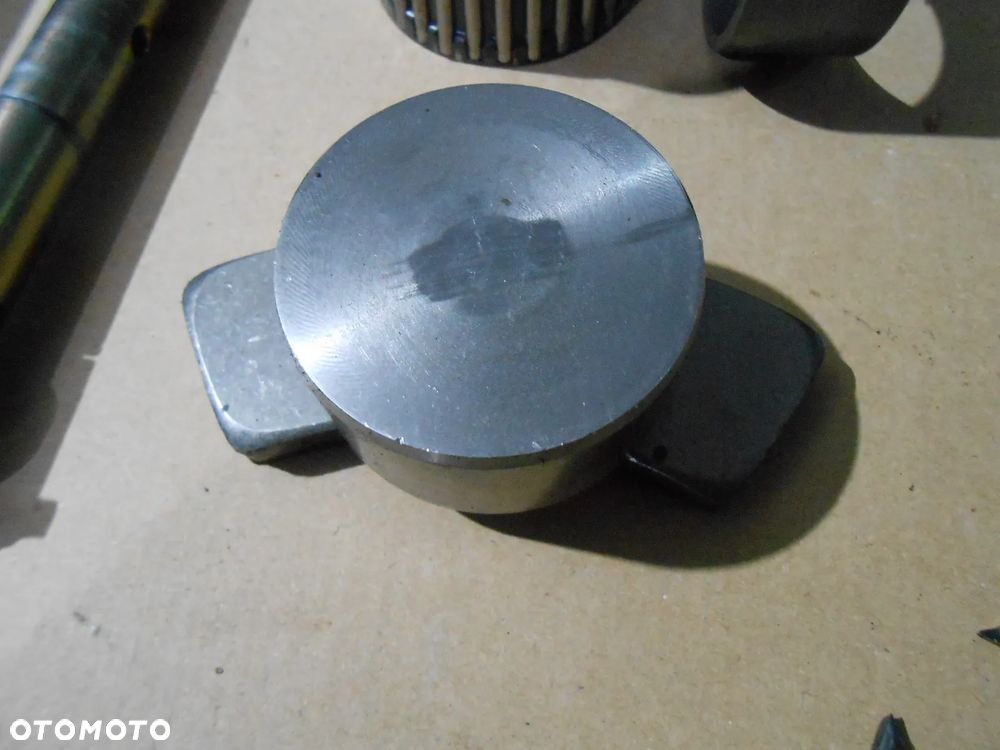 Tłoczek hamulca tylnego WOM PTO John Deere 6920 - 2