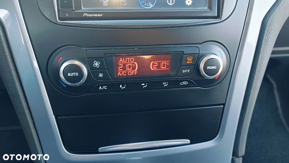 Ford Mondeo 1.6 TDCi Champions Edition - 30