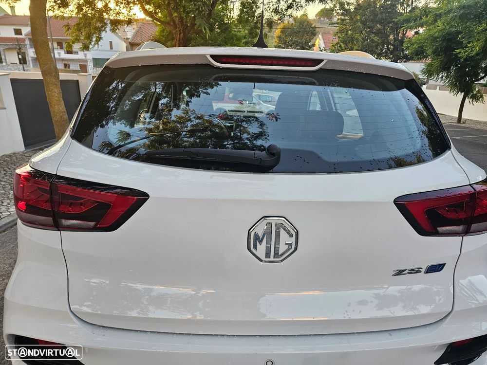 MG ZS EV 72.6 kWh Luxury OBC 11 kW - 7