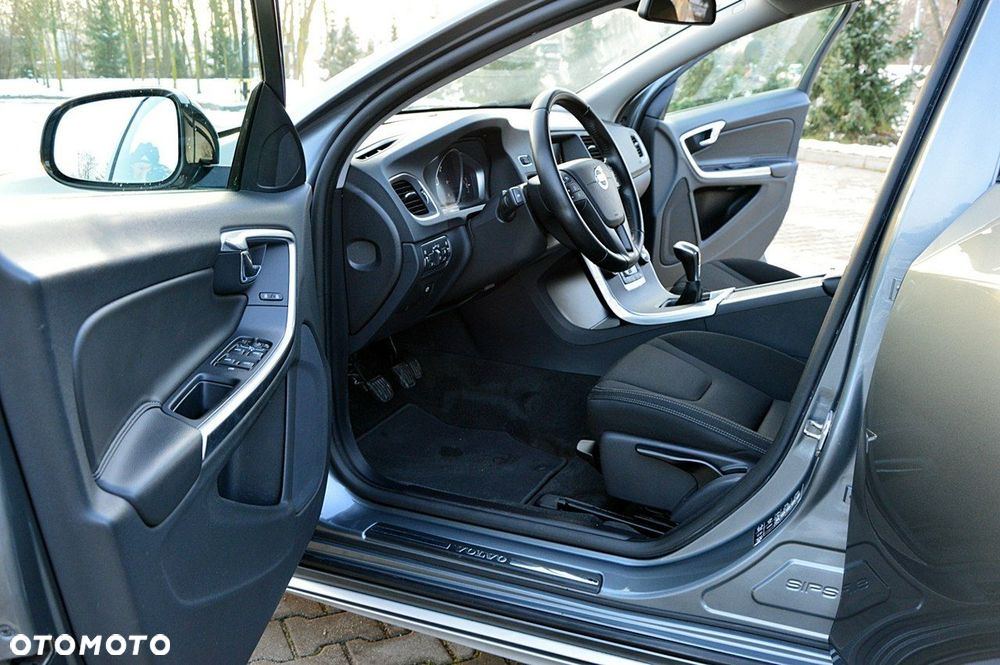 Volvo V60 Cross Country D3 Drive-E Momentum - 21